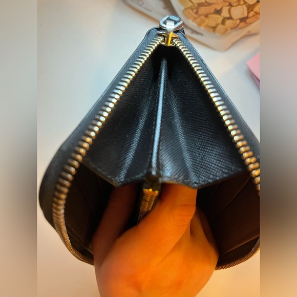 AUTHENTIC Pre-Owned Prada Large Saffiano Leather Wallet - Picture 4 of 13